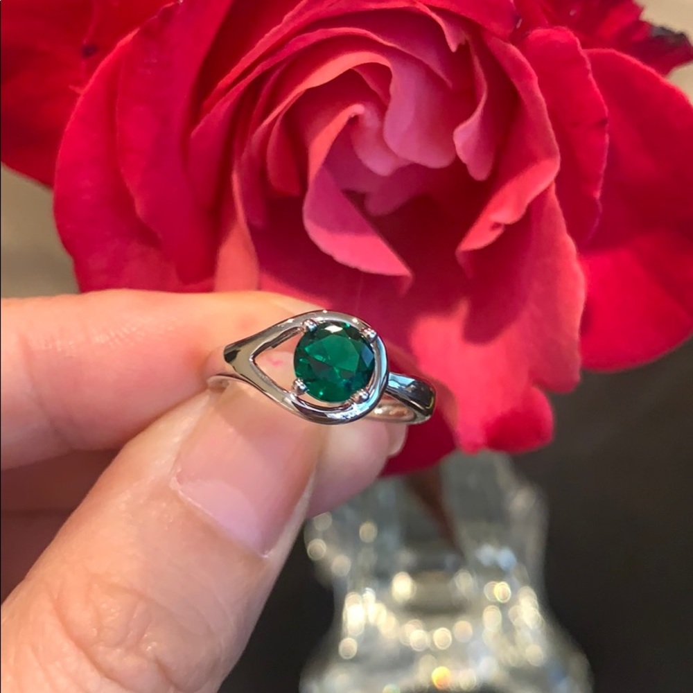 Cute green custom fashion ring